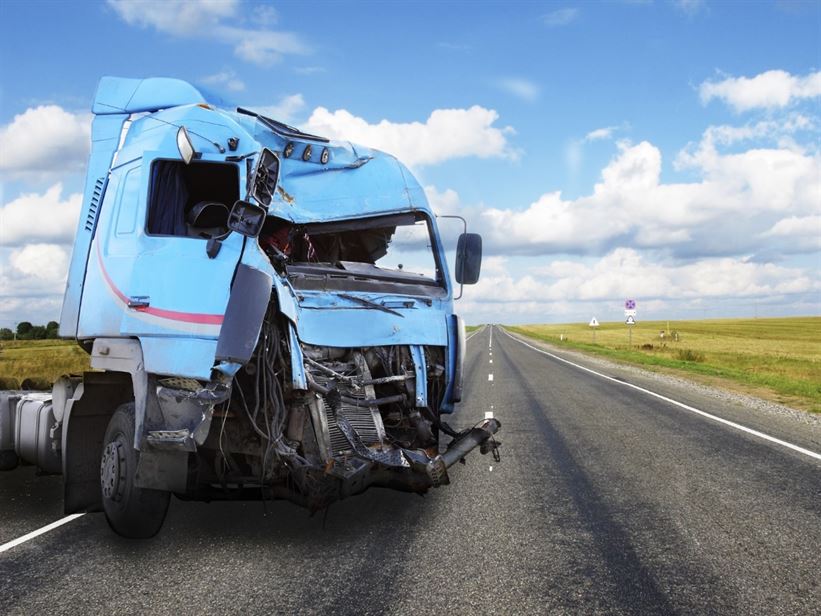 A blue truck on the road

Description automatically generated